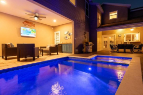 Bay Dreamin! Walk to the Beach, Pier, & Pine Ave! Heated Pool!